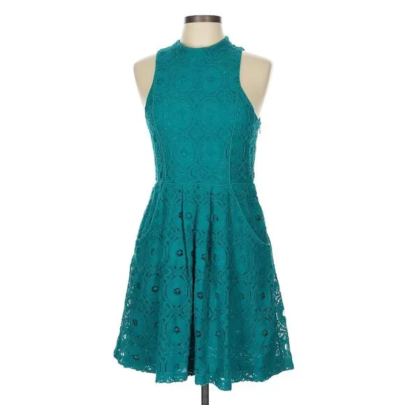VAMPIRE DIARIES CAROLINE FORBES Teal Lace Dress RARE - Picture 3 of 6